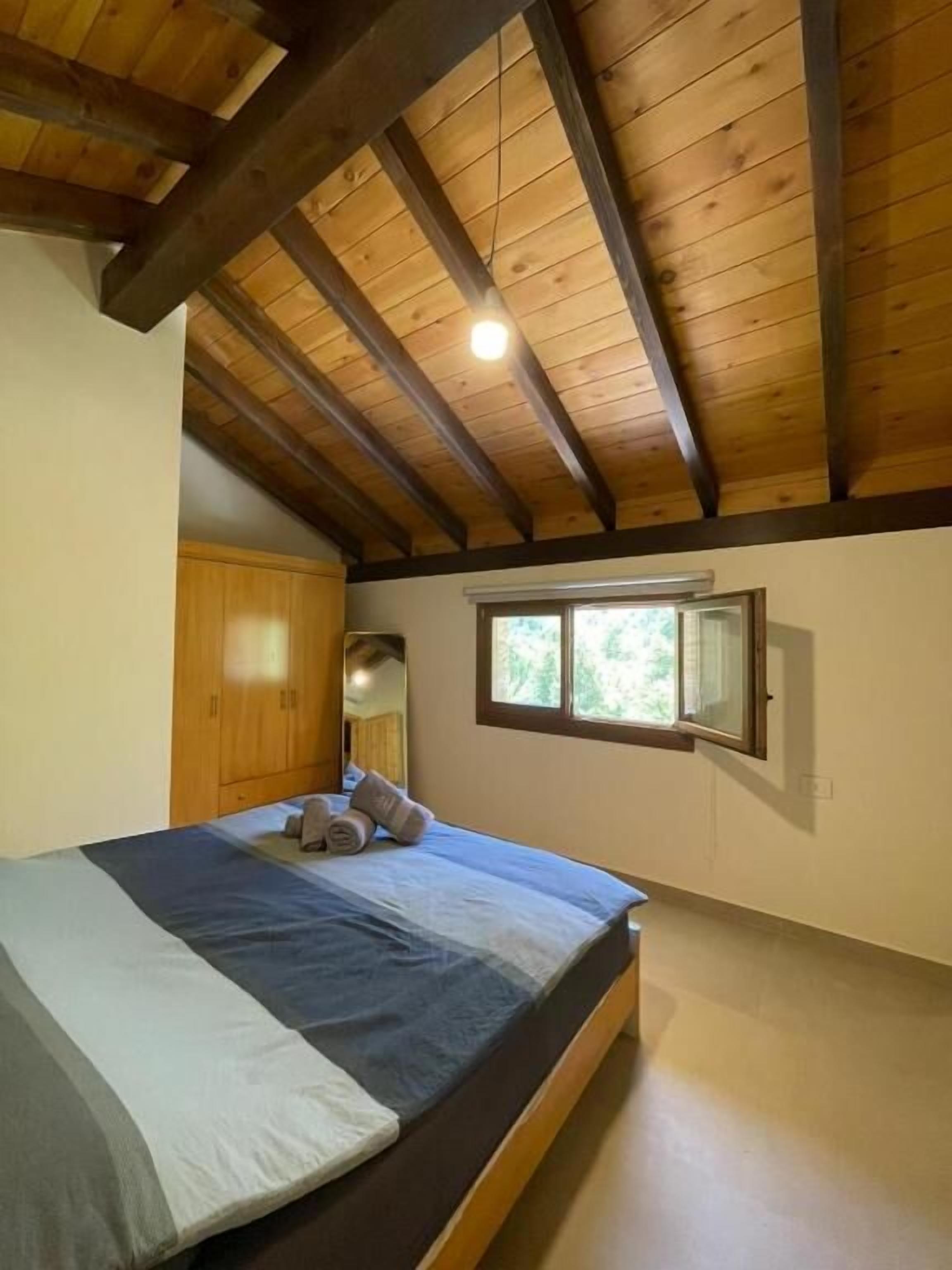 Superior Chalet, Private Pool, Lake View | Soundproofing, free WiFi