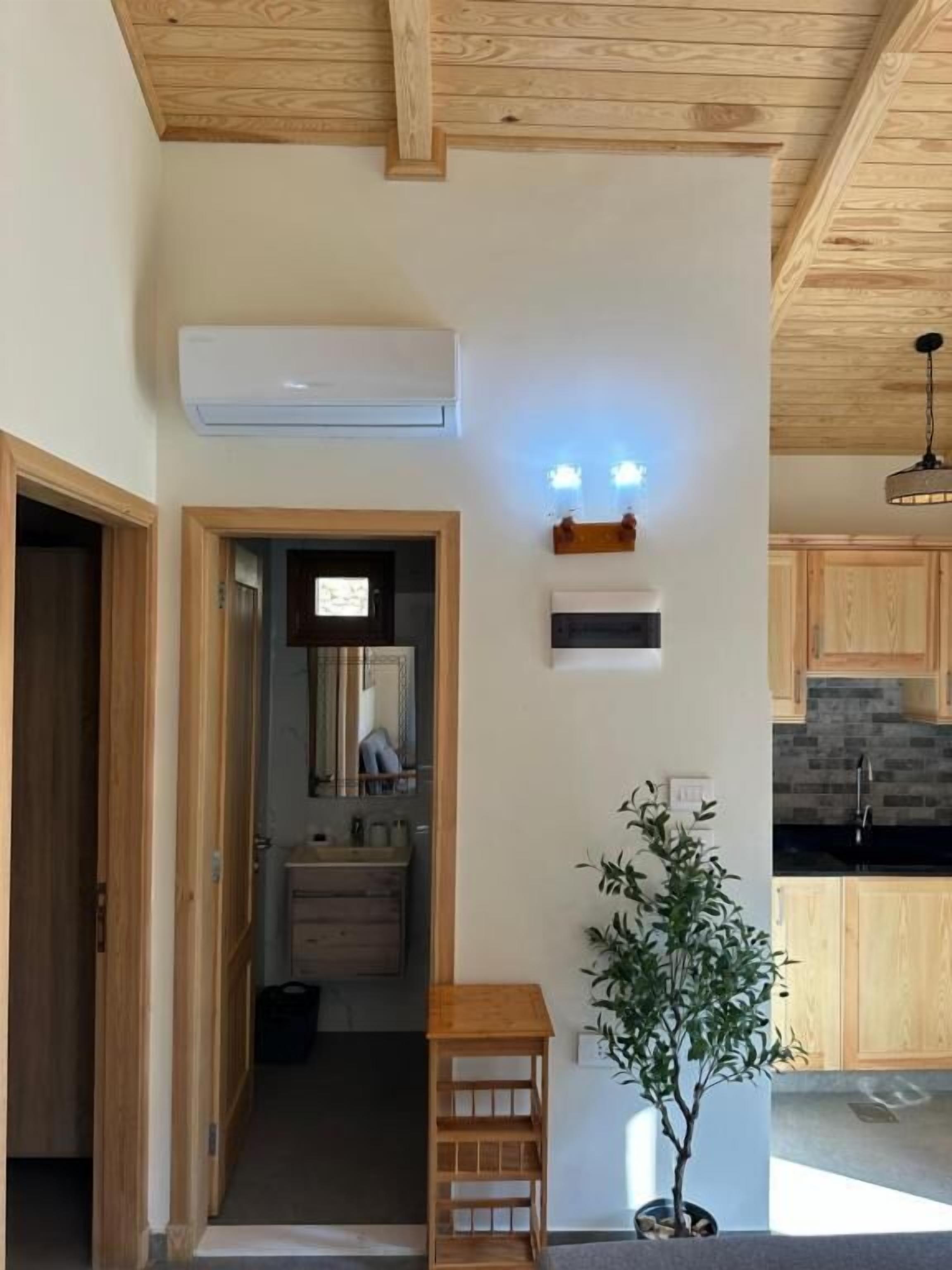 Comfort Chalet, Private Pool, River View | Interior