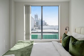 Iron/ironing board, WiFi, bed sheets - Quay Park CBD Retreat | Parking, near Spark Arena (Auckland CBD)