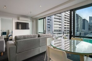TV - Quay Park CBD Retreat | Parking, near Spark Arena (Auckland CBD)