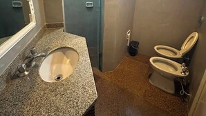 Buồng tắm vòi sen 