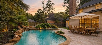 Luxury Woodlands Home w Pool, Spa & ample TV Room. Best location & Fun for all!!