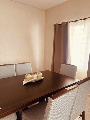 Comfort Apartment | Dining - Apartamento en Plazuela (Cadereyta Jiménez)