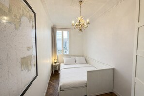 Iron/ironing board, WiFi, bed sheets - T2 lumineux avec charme bourgeois – 5ᵉ étage, plages & centre à pied (Antibes)