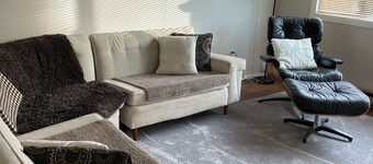 Bright Spacious - Near Recreation Centre and Hospital
