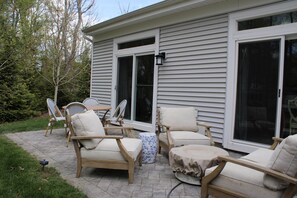 Outdoor dining - Modern Townhome Minutes from the Beach (Selbyville)