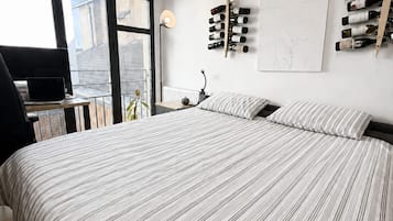 1 habitación, escritorio, wifi gratis y ropa de cama