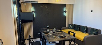 Modern 2 BR Flat/Central/ Fast Wi-Fi/ Free Parking