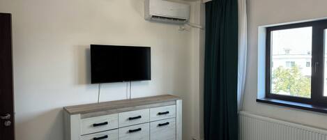 2 habitaciones, tabla de planchar con plancha, wifi y ropa de cama