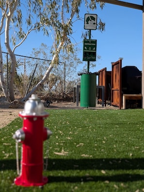Property grounds - O&H|Pool|Pickleball|Sauna|Spa|Firepit|ColdPlunge|Bocce|Golf|Arcade|PingPong|BBQ (Joshua tree)