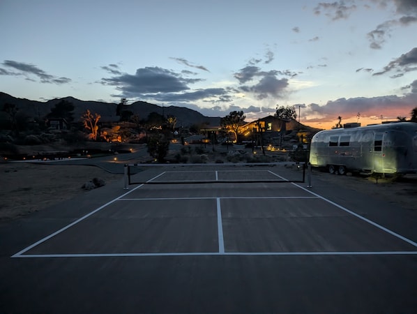 Sports court - O&H|Pool|Pickleball|Sauna|Spa|Firepit|ColdPlunge|Bocce|Golf|Arcade|PingPong|BBQ (Joshua tree)