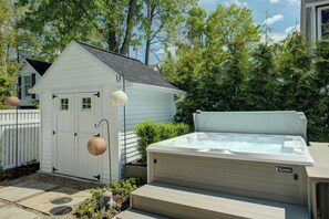Outdoor spa tub - Walk to Main St- Charming Home in Chagrin Falls with Hot Tub (Chagrin Falls)