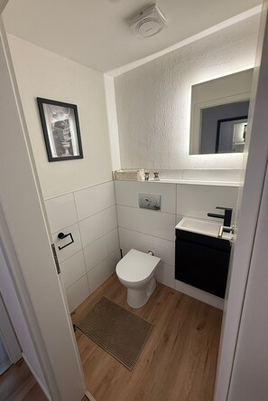 Bathroom - Vrbo Property (Bad Peterstal-Griesbach)