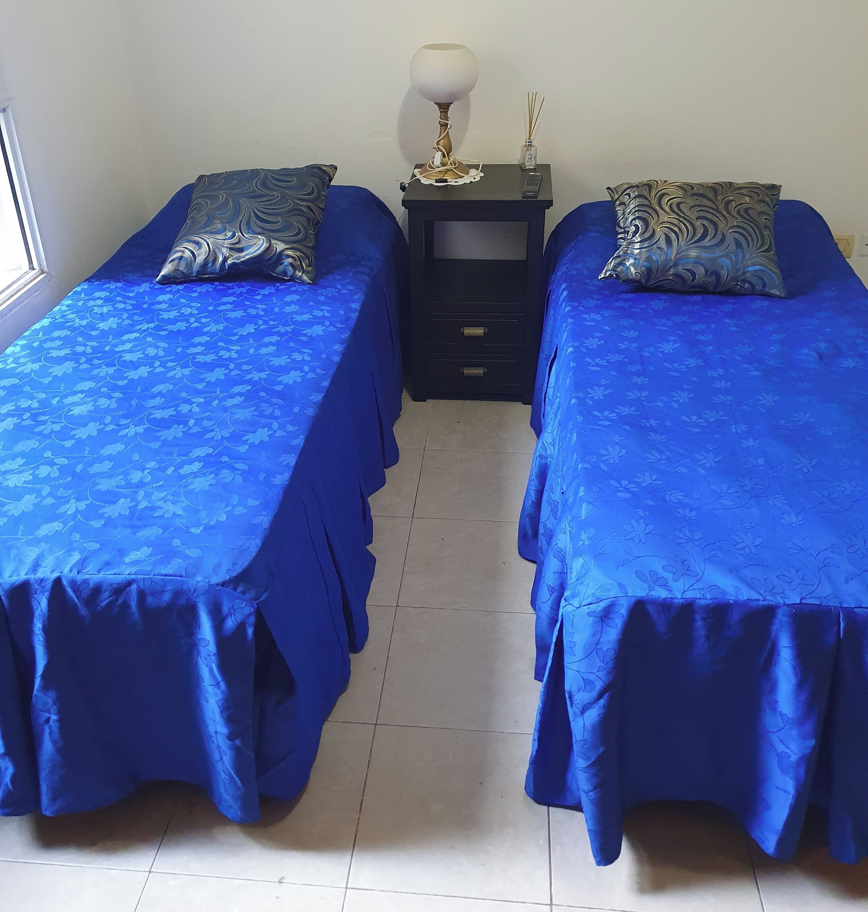 WiFi, bed sheets