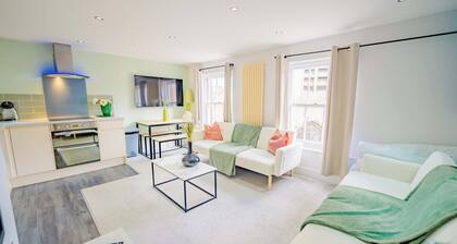 Central Gloucestershire Flat 1 Bedroom Sleeps 6