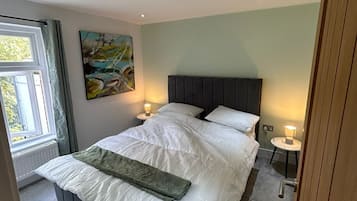 Desk, iron/ironing board, travel cot, WiFi