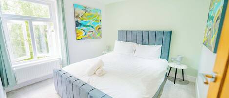 Desk, iron/ironing board, travel cot, WiFi