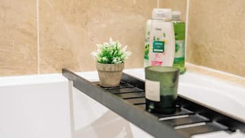 Shower, hair dryer, towels, shampoo