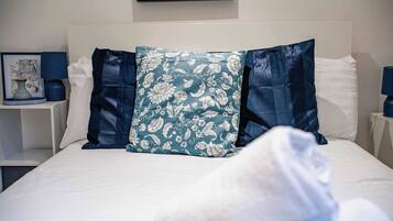 Desk, iron/ironing board, travel cot, Internet