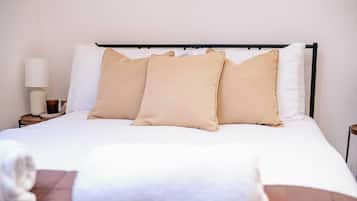 Desk, iron/ironing board, travel cot, Internet