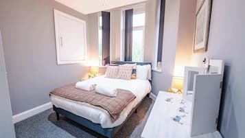 Desk, iron/ironing board, travel cot, WiFi