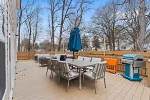 Outdoor dining - 5BR New Home w/ Hot Tub + Game Room + Fire-pit & BBQ Grill - Sleeps 16 (Charlotte)