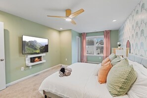 Desk, iron/ironing board, travel cot, free WiFi - 5BR New Home w/ Hot Tub + Game Room + Fire-pit & BBQ Grill - Sleeps 16 (Charlotte)