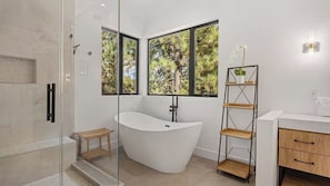 House (5 Bedrooms) | Interior - Evergreen Retreat by Avantstay Outdoor Dining + Lounge Forest Views Mins to Skiing & The Village (Big Bear Lake)