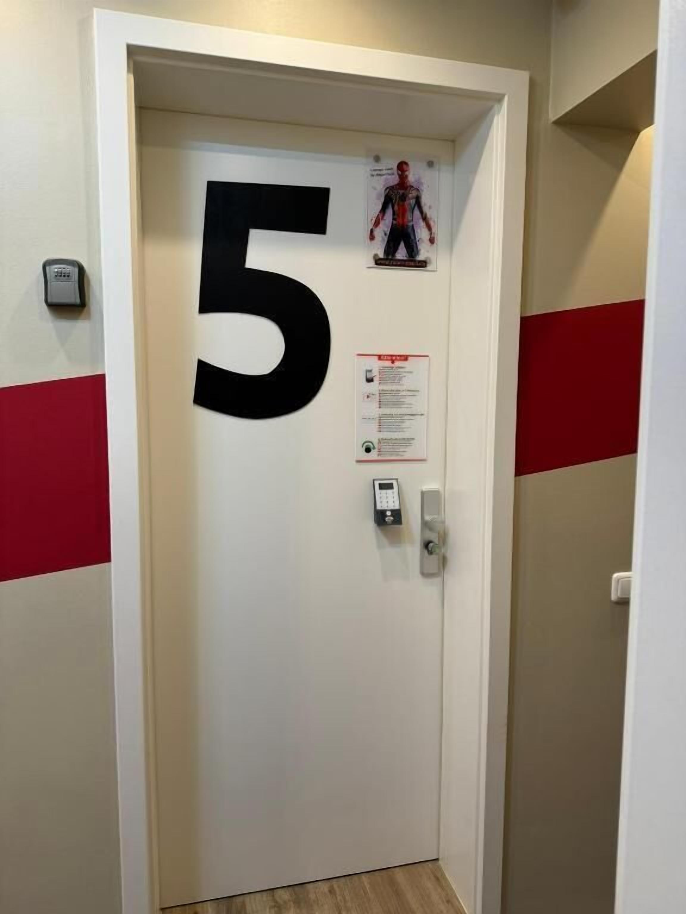 Kahden hengen perushuone, kaupunkinäköala | Sisätilat