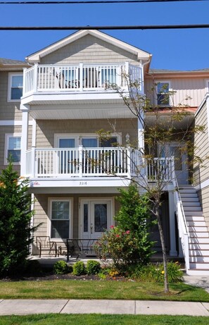 Exterior - North Wildwood Condo one block from beach & boardwalk (North Wildwood)