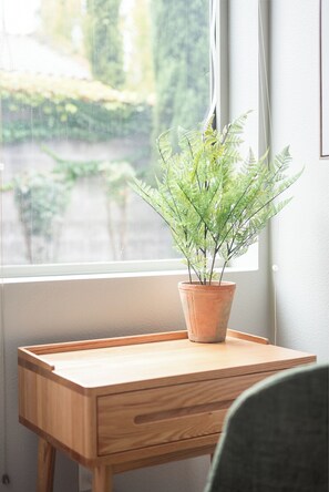 Interior - Nob Hill Stay, Reserved Garage Parking, Fireplace, Ground Floor Apartment (Portland)