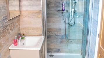 Combined shower/bathtub, deep-soaking bathtub, hair dryer, towels