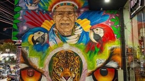 A vibrant mural with a central figure, surrounded by various animals and symbols, on a building facade. - Hotel Veneton  (Dosquebradas)