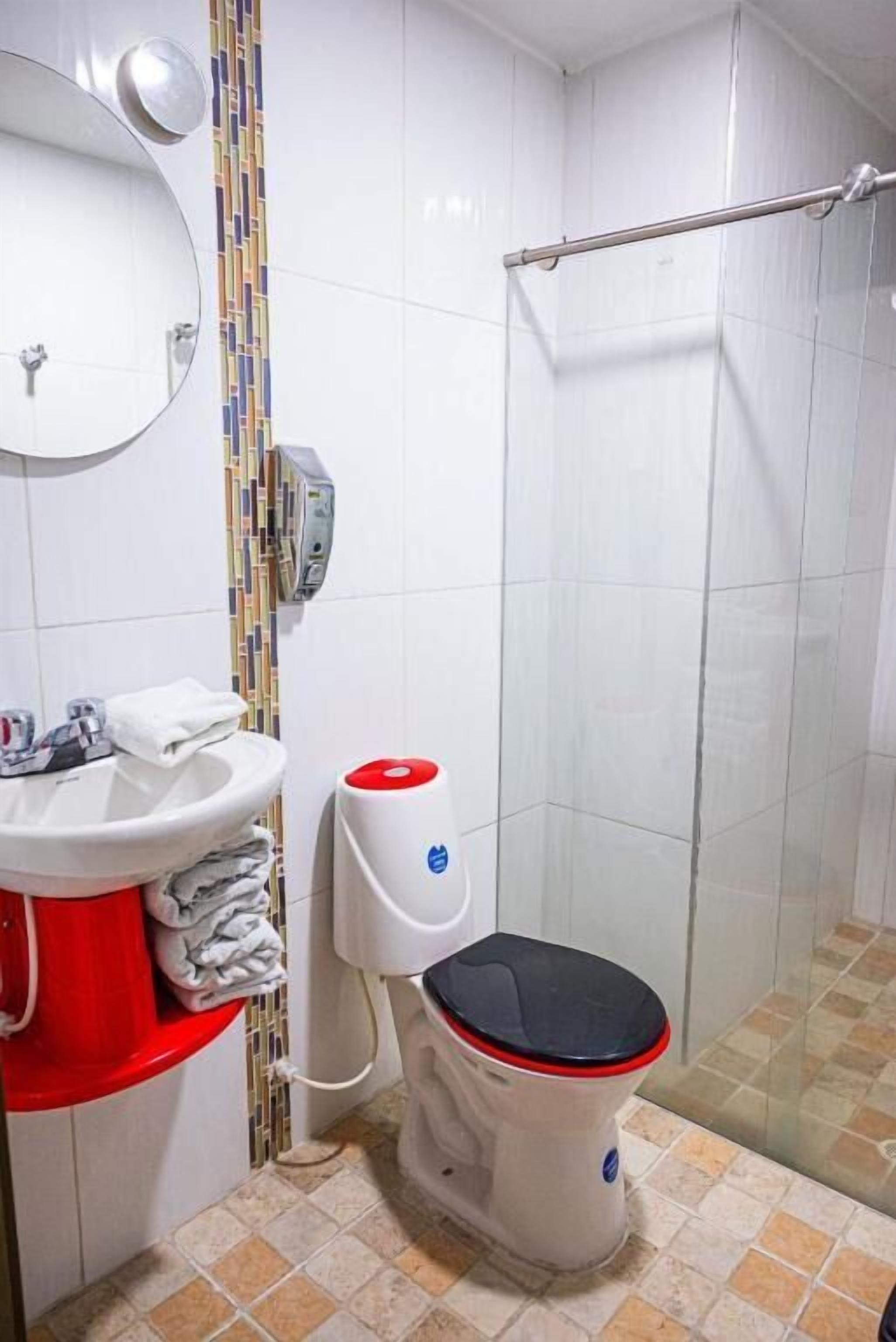 Twin Room | Bathroom | Shower, free toiletries, soap, toilet paper