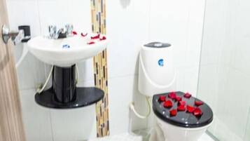 Single Room | Bathroom | Shower, free toiletries, soap, toilet paper