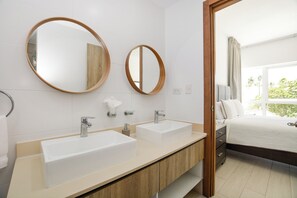 3 slaapkamers, een strijkplank/strijkijzer, wifi, beddengoed