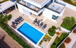 Exterior - Awesome home in Sevid (Sevid)