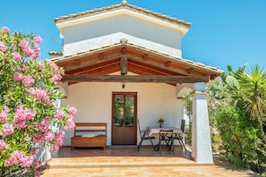 Comfort Apartment | Outdoor dining - Residenze Camboni (Castiadas)