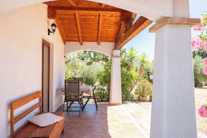 Comfort Apartment | Outdoor dining - Residenze Camboni (Castiadas)