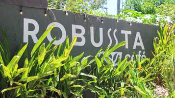 Fachada de la propiedad