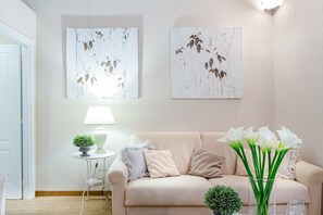 Apartment | Living room - Apartment in Lucca Near Torre Guinigi (Lucca)