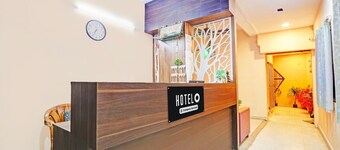 Deluxe Hotel O Karimnagar