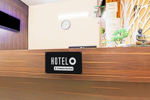 Reception - Deluxe Hotel O Karimnagar (Karīmnagar)