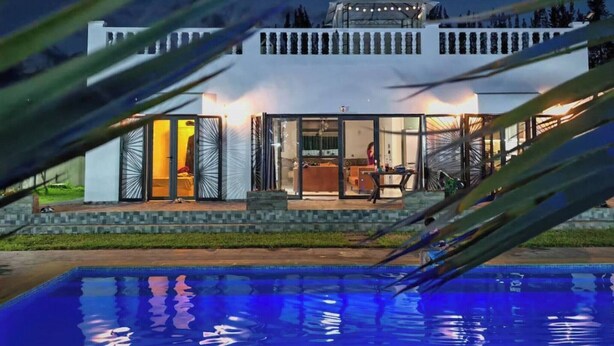 A modern house with a swimming pool, large windows, and a covered outdoor area. - Villa Aronora Private Pool & BBQ (Haddada)