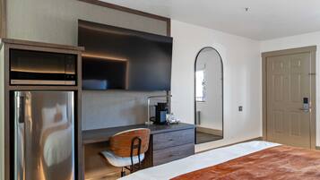 Desk, laptop workspace, iron/ironing board, free WiFi