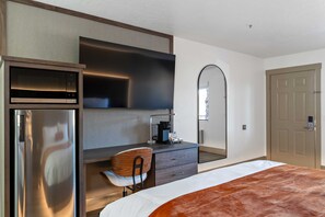 办公桌、笔记本电脑工作区、熨斗/熨衣板、免费 WiFi