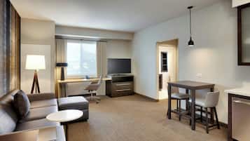Suite, 1 habitación | Ropa de cama de alta calidad y colchones con acolchado adicional