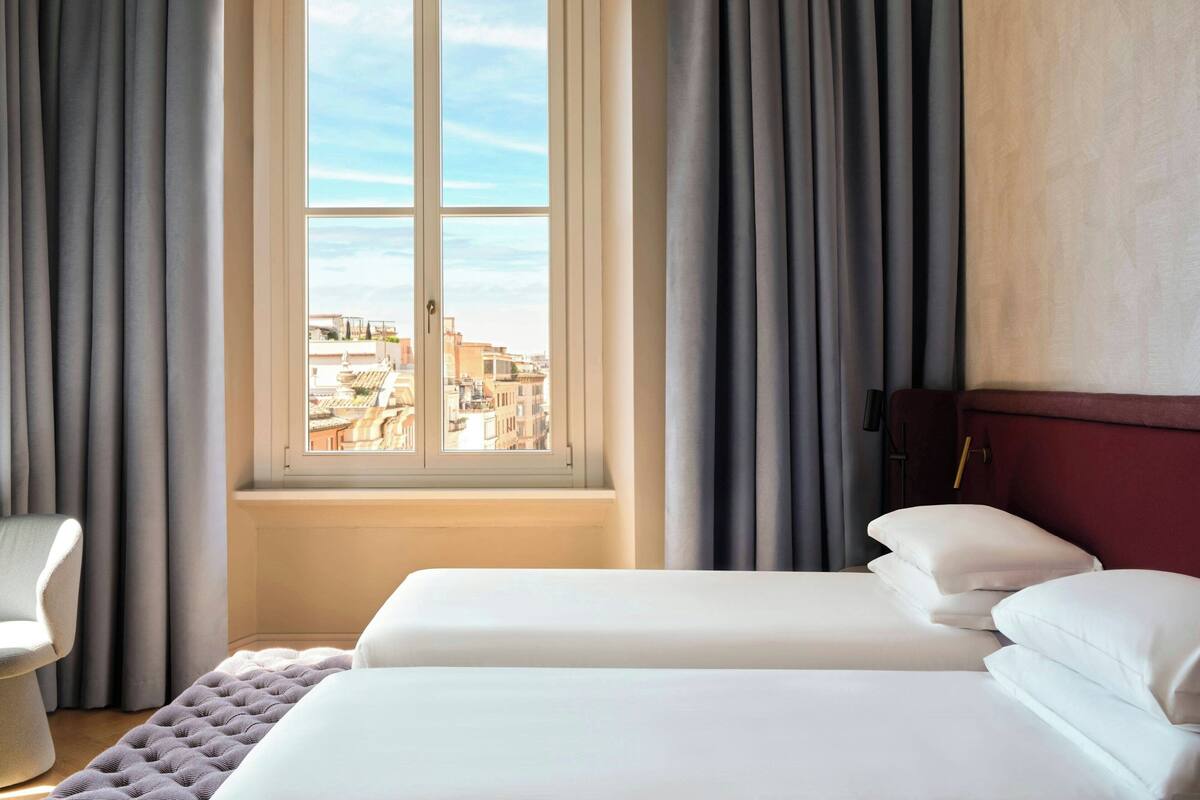 Habitación Deluxe, 2 camas individuales, vista a la ciudad | Ropa de cama de alta calidad, edredón y camas con efecto memoria 