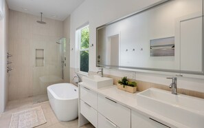 Hair dryer, towels, soap, toilet paper - Paradise in Point Washignton (Santa Rosa Beach)