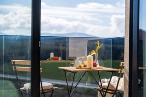 Appartamento Comfort, vista montagna | Ristorazione all'aperto